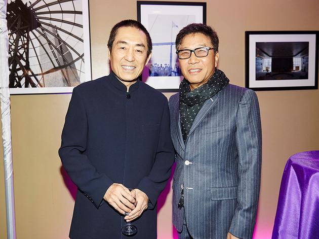 2016 亚洲创变者奖照片（左边起，导演张艺谋，SM娱乐总制作人李秀满）