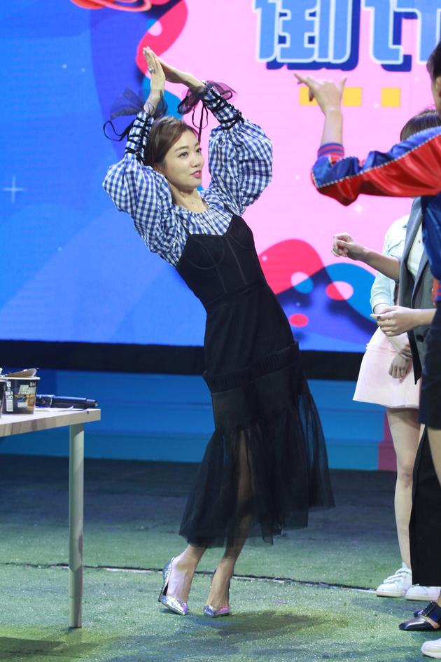 杨迪于莎莎"卧谈"大学趣事 与95后没代沟