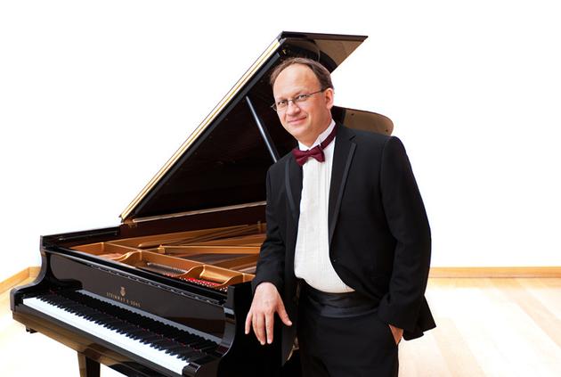 英国钢琴家格兰姆斯科特将登中山音乐堂