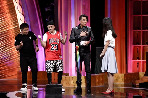 机器人朱雨辰与人类娜娜