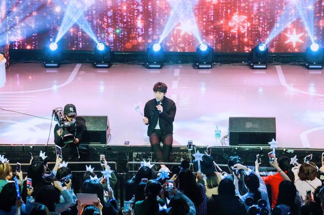 武艺与粉丝互动