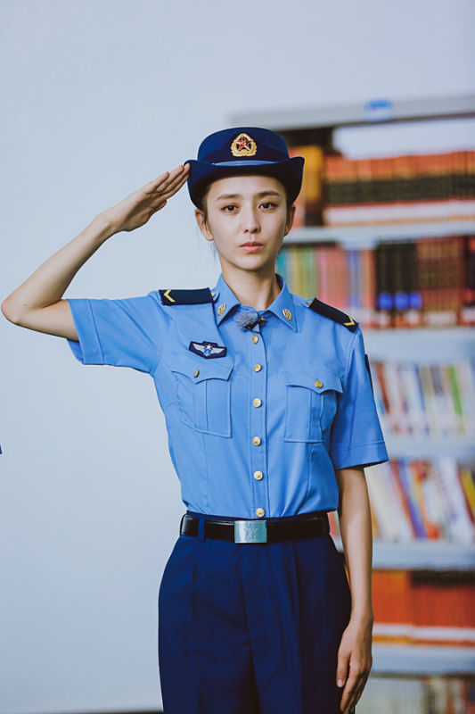 保护欲爆棚佟丽娅改娇弱表象变霸气女兵