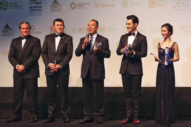 李艾瑾亚太电影节获奖与严屹宽同框受捧