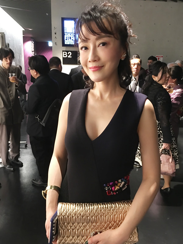冯波深v礼服亮相东京电影节性感不失高贵