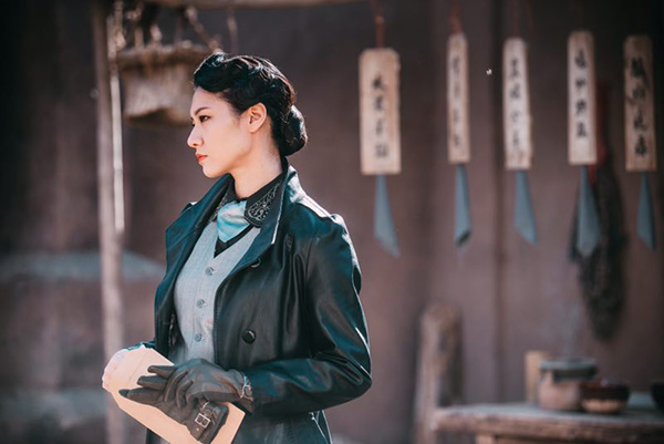 《异战》敦煌热拍 吴冬妮性感开打