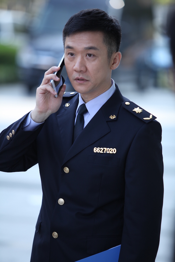 《国家底线》黄志忠一心破案 玩制服诱惑