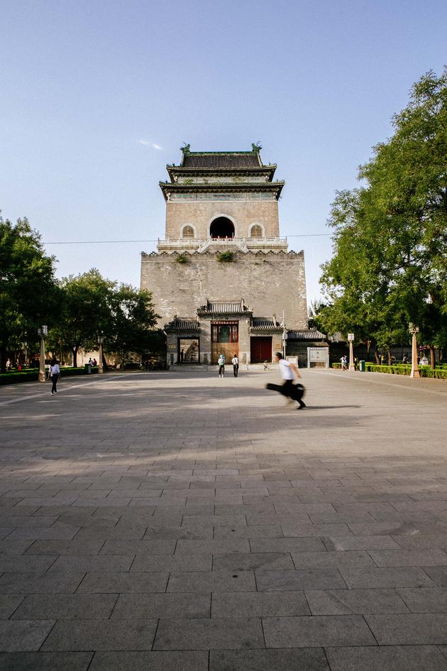 王梵瑞《鼓楼先生》