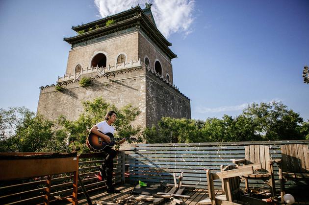 王梵瑞《鼓楼先生》MV在北京和先取景