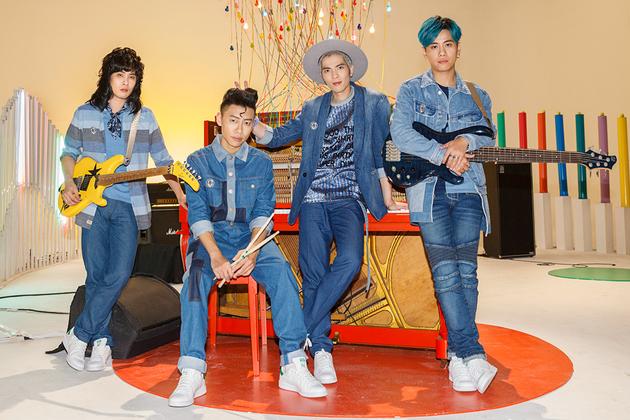 狮子合唱团首张专辑《LION》封面