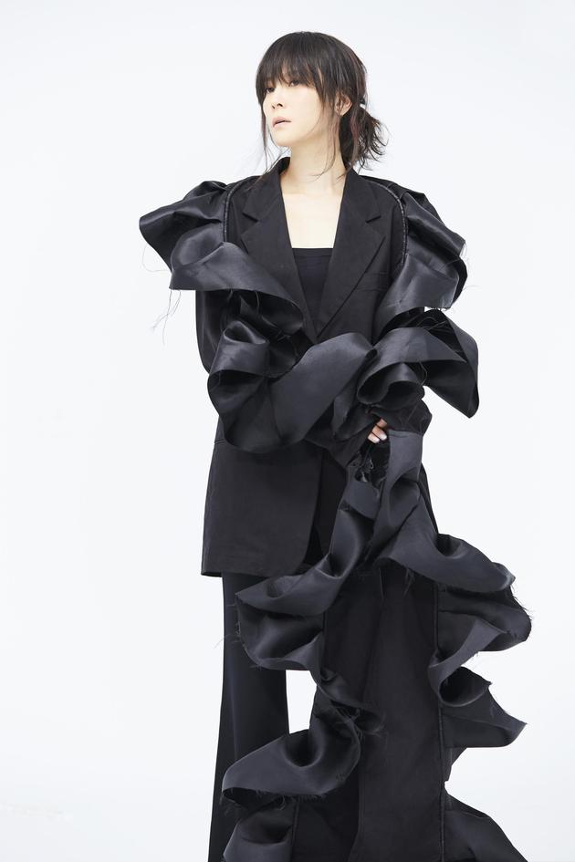 杨乃文离心力mv首发描绘孤寂情感