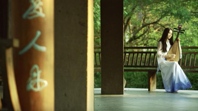 刘智晗《野有蔓草》表达了对古代文学、古典诗歌的迷恋