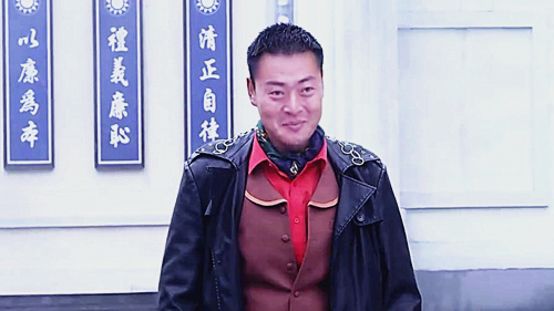 《红色护卫》-张桐