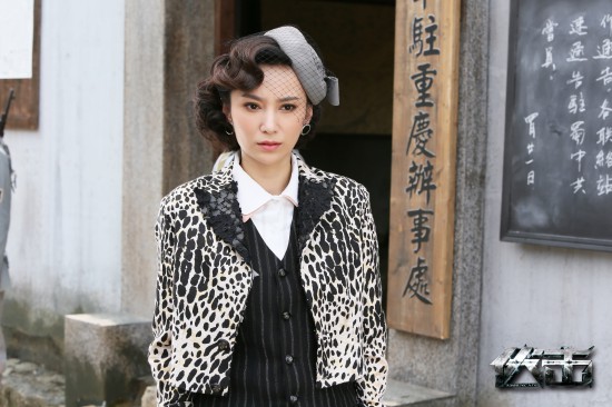 《伏击》唐煕饰赵兰蕙唐煕军装扮相唐煕旗袍装《伏击》剧照新浪娱乐讯