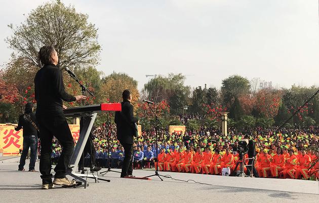 零点乐队献唱《相信自己》、《爱不爱我》