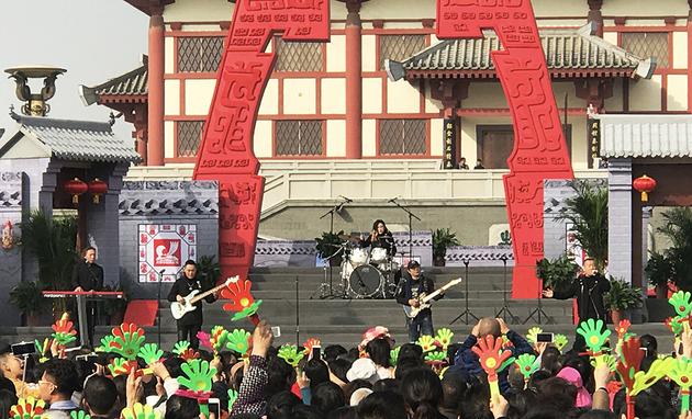 零点乐队随央视赴宝鸡慰问演出