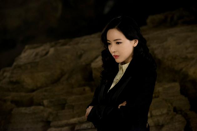 《生死96小时》叶一云演绎"战地玫瑰"