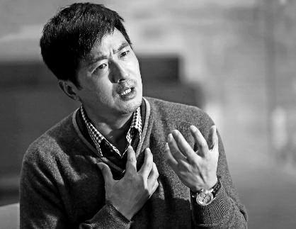 慈父郭晓东想要二胎 不演戏就摆摊卖瓜子