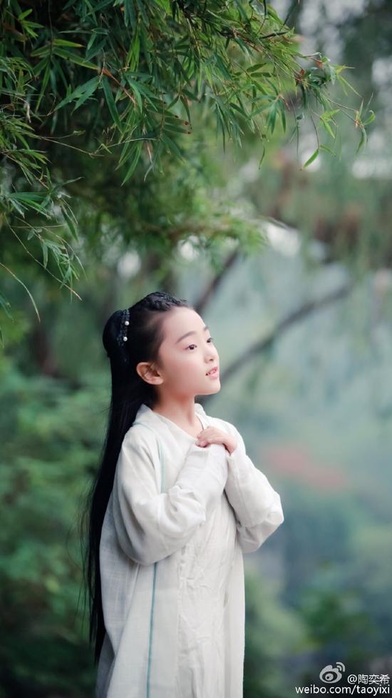 小樱桃陶奕希白娘子造型(资料图片)