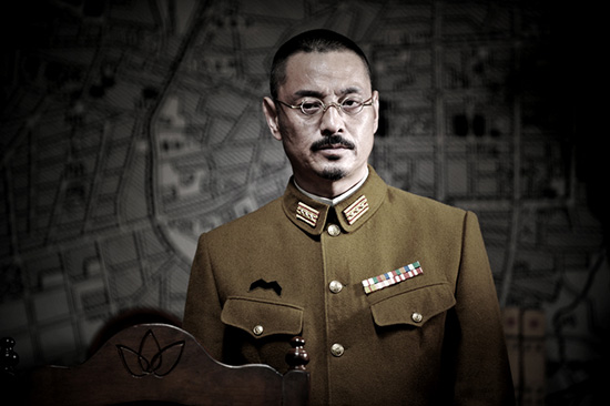 新型抗战剧《不可能完成的任务》中,饰演敌军大佐高桥的尹铸胜再次