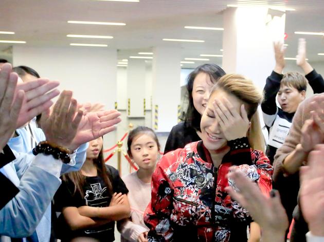 Iuru 李玟亲历车库被困 冷静堪称“救生模板”_手机新浪网