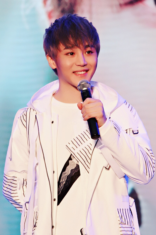 李炜南昌办签唱会 将在京举办生日新歌会