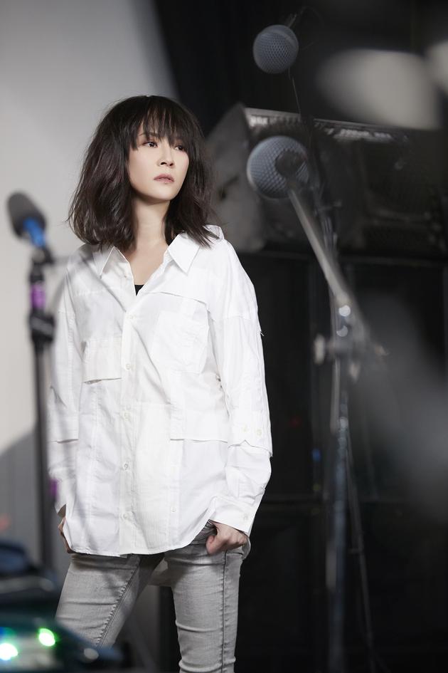 杨乃文全新主打推开世界的门mv上线