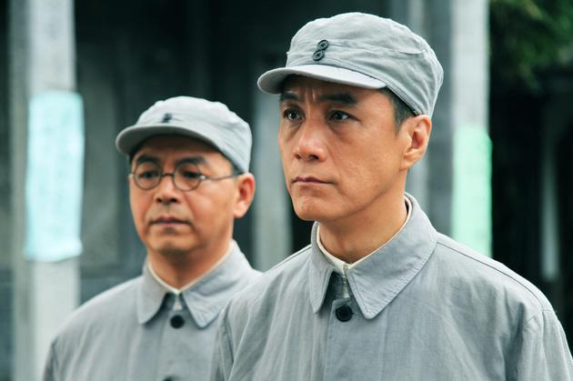 冯远征饰李政委