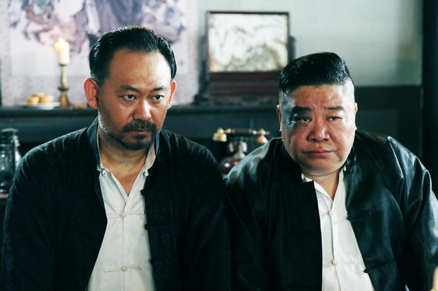 刘金山饰乌老大，姜武饰演吴老二
