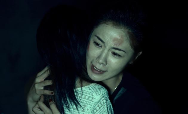 《食人岛》曝预告 丧尸食人藤尽显美恐范