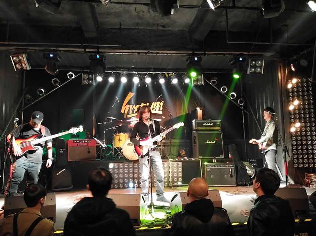 刘冬虹与沙子乐队现场