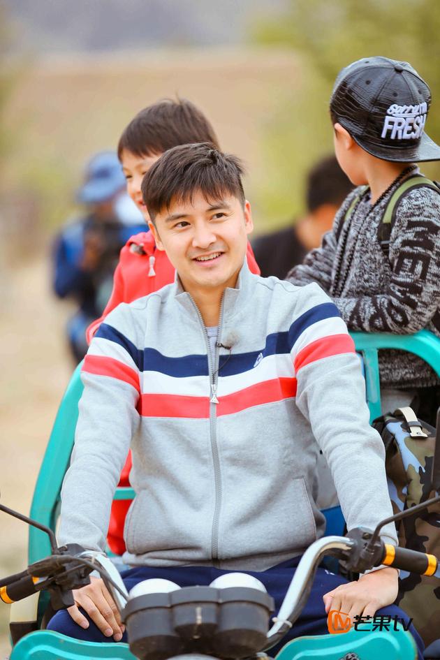 第四季播出,在第一季中曾带着女儿"森碟"亮相的"老司机"田亮[微博]