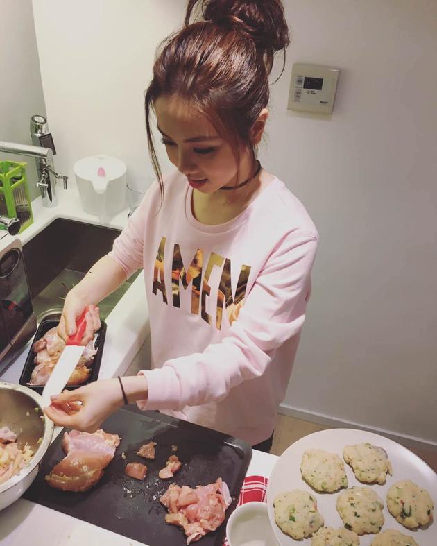 邓紫棋化身厨娘