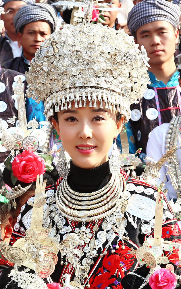 颜丹晨温婉大方