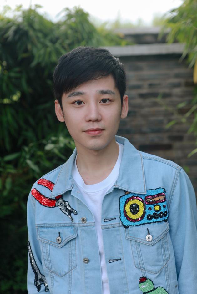 alex大叔:17年整体运势比16好 桃色新闻多