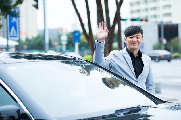 肖央饰丁满意