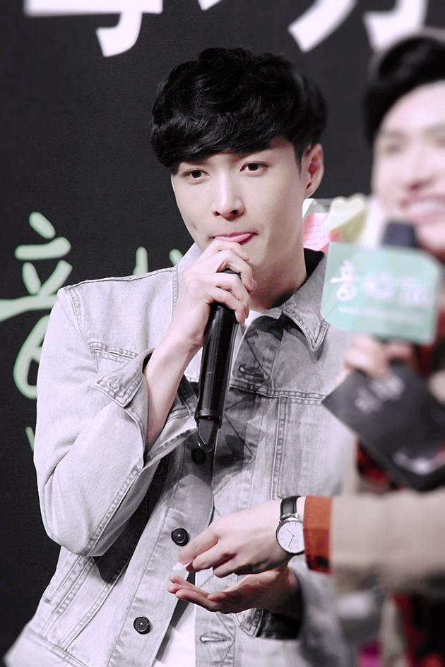 张艺兴签售会现场