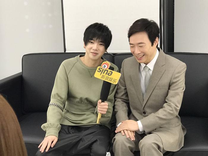 因同参加《天籁之战》,华晨宇,费玉清相当默契被观众戏称"废话(费华)"