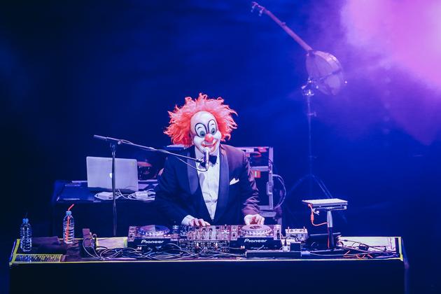 DJLove调动全场气氛