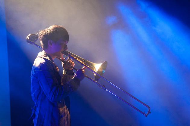 严爵现场大秀长号