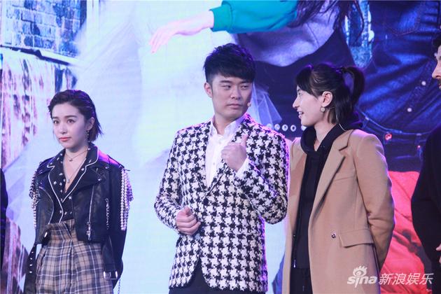陈赫与李媛私语
