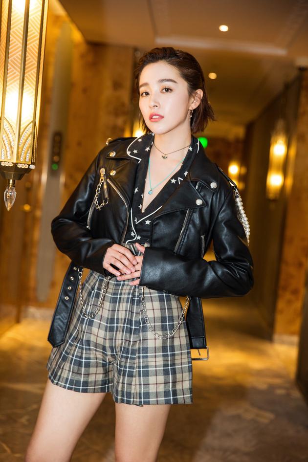 《超级快递》阚清子美腿抢镜