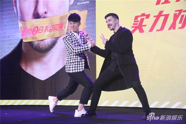 陈赫与大卫_贝尔掰手腕