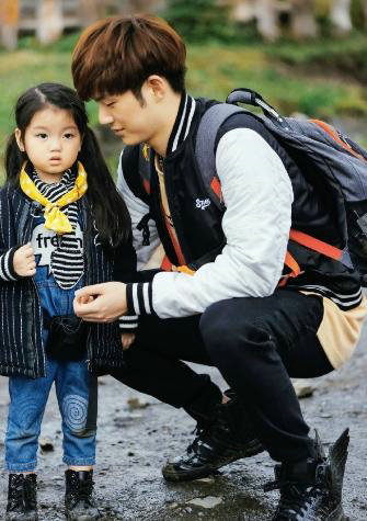 董力阿拉蕾最近芒果网播出的综艺节目《爸爸去哪儿》第四季,引起了不