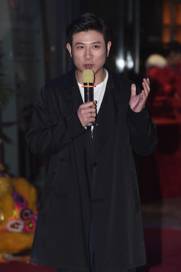 高晓攀亮相