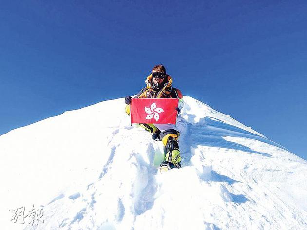 登山专家吴俊霆是第二位能成功登上马纳斯卢峰顶峰的香港人，可惜在荧幕上没能看到这个珍贵时刻片段。