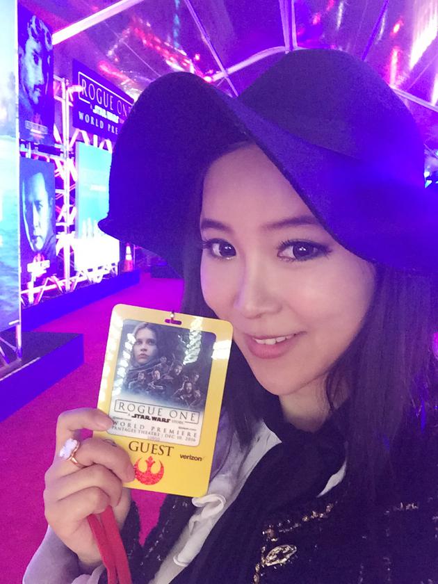 周玲安出席《侠盗一号》首映与甄子丹同台