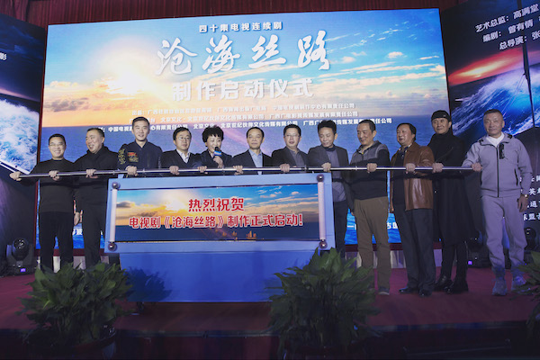 黄志忠与主创合影