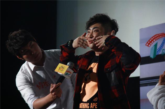 乔杉展示抖脸神技