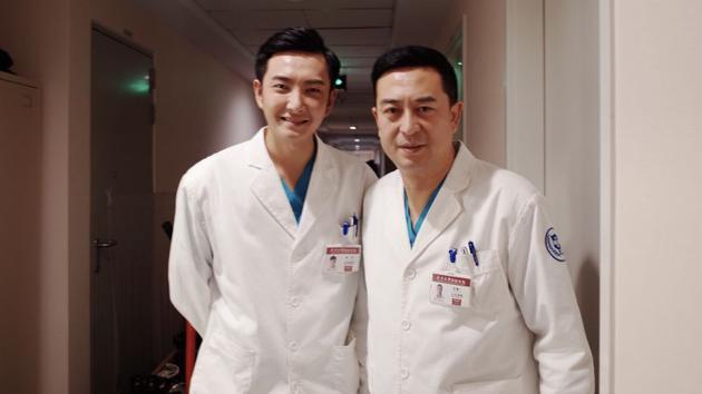 启杰拜师张嘉译 实力演绎《急诊科医生》