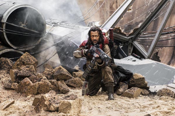 贝兹·马奎斯（姜文饰）